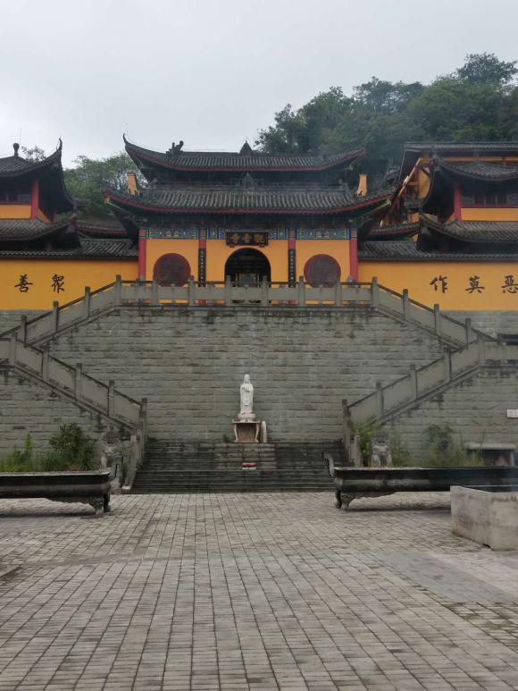 (位于江北嘴保利观澜附近的观音寺/陈能雄摄)